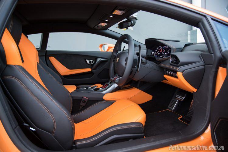 2016 Lamborghini Huracan LP580-2 interior