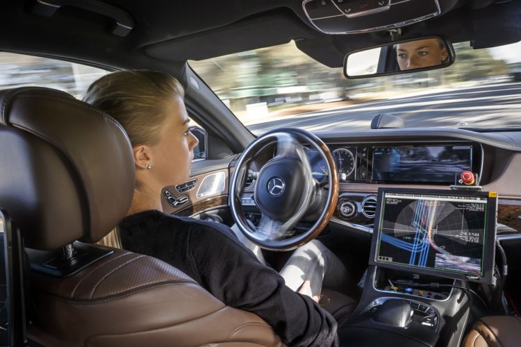 Mercedes-Benz S500 Inteligent Drive TecDay Autonomous Mobility