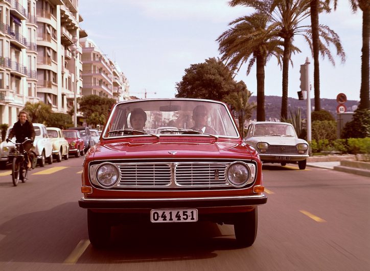 Volvo 142-grille