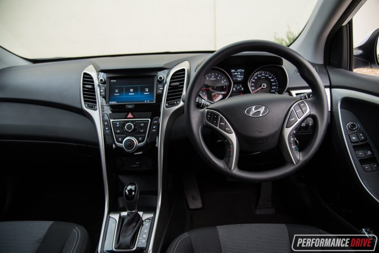 my2017-hyundai-i30-active-dash