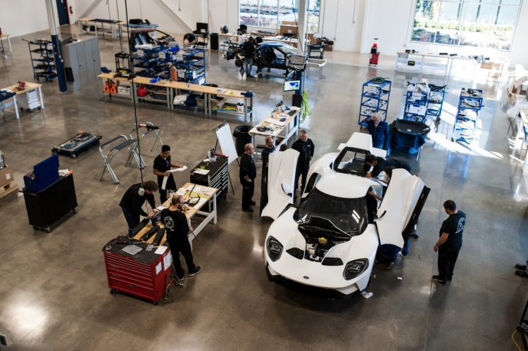 2017-ford-gt-production-2