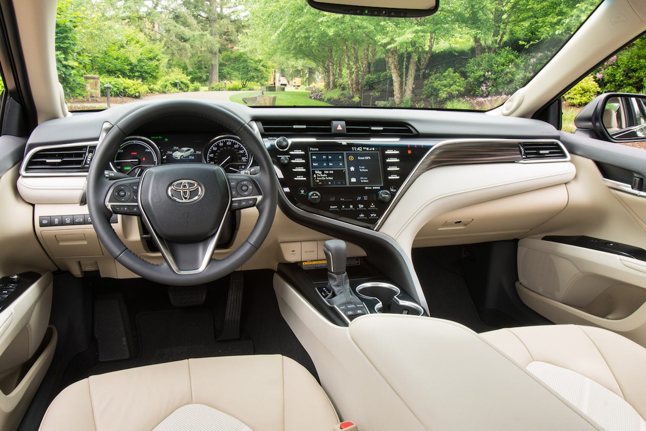 2018-Toyota-Camry-interior-1280x854.jpg
