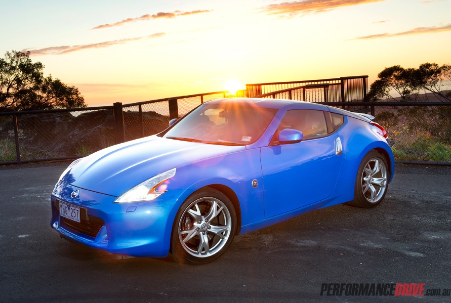 2011 Nissan 370Z Coupe review (video)