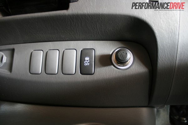 2012 Toyota HiLux SR5 stability control – PerformanceDrive