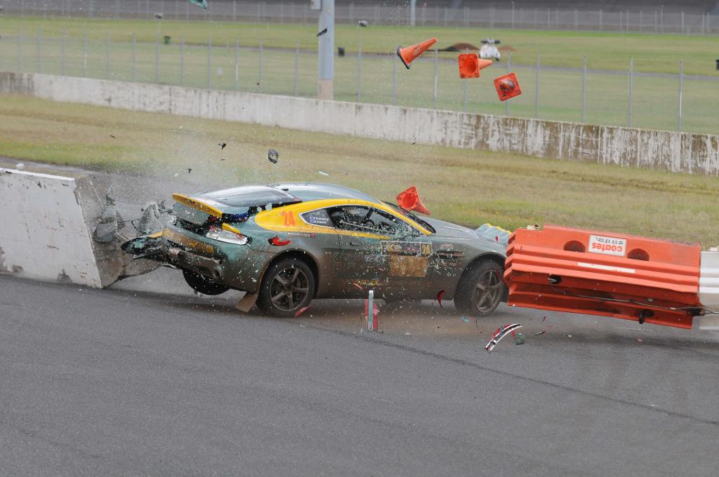 Aston Martin V8 Vantage crash at 2012 Calder Rally