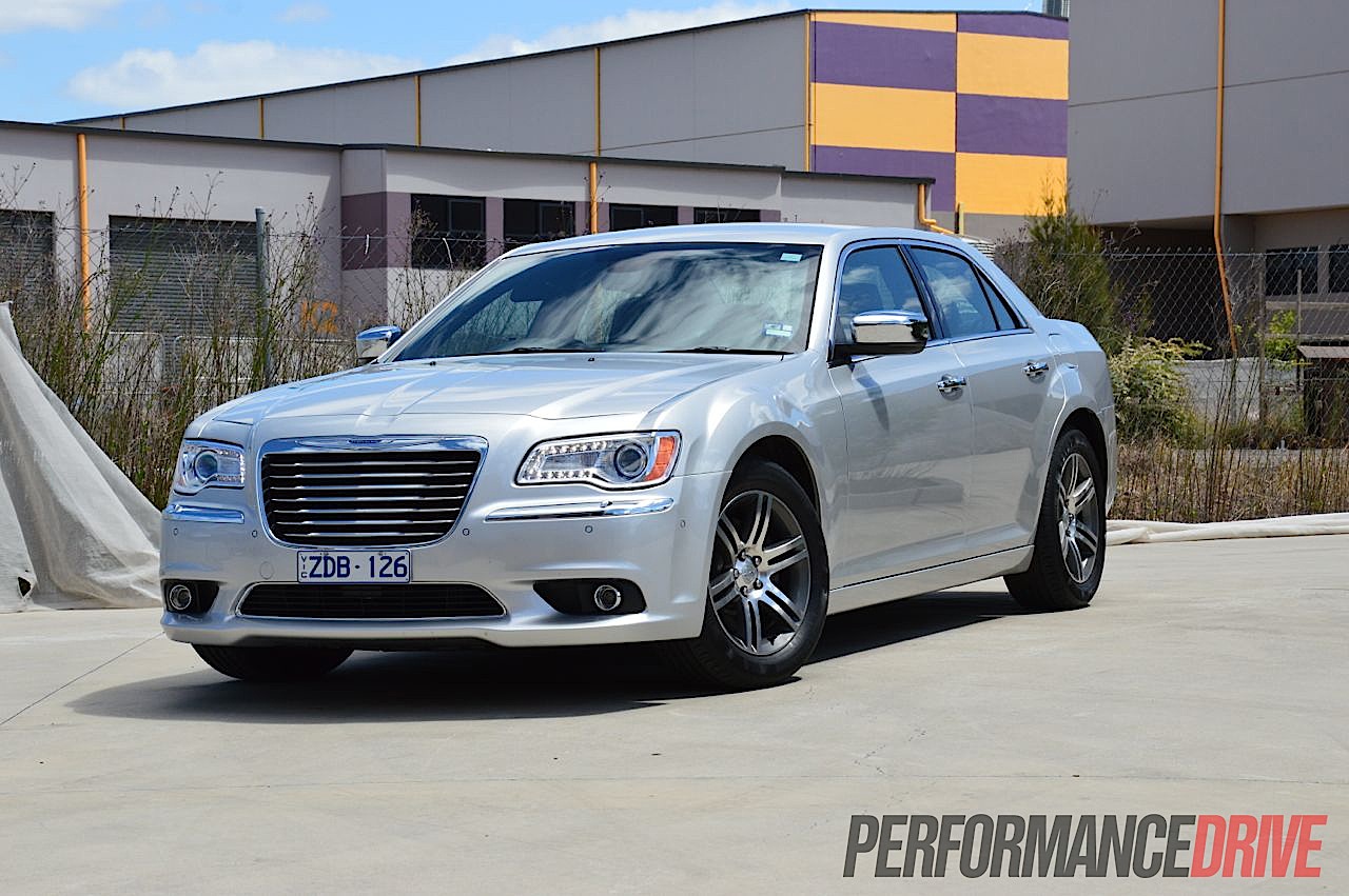 2012 Chrysler 300C CRD review (video)