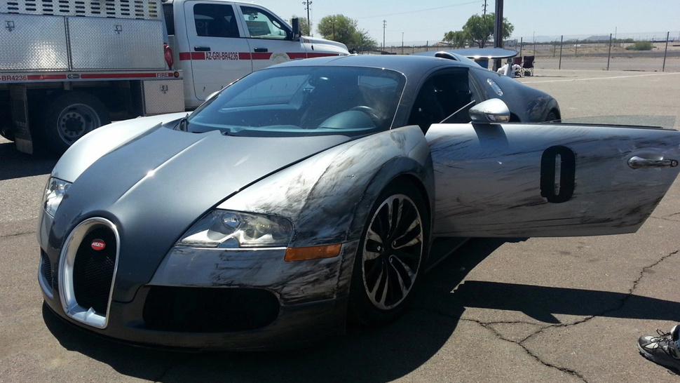 Ouch: Bugatti Veyron crash in Arizona, during track drive