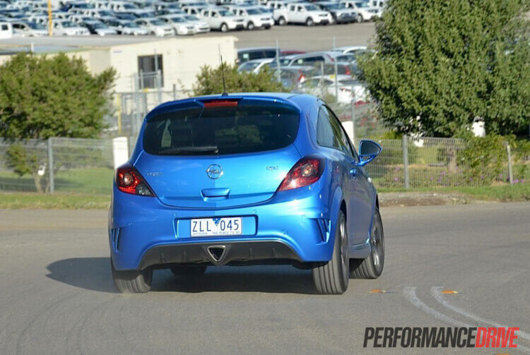 2013 Opel Corsa OPC handling-