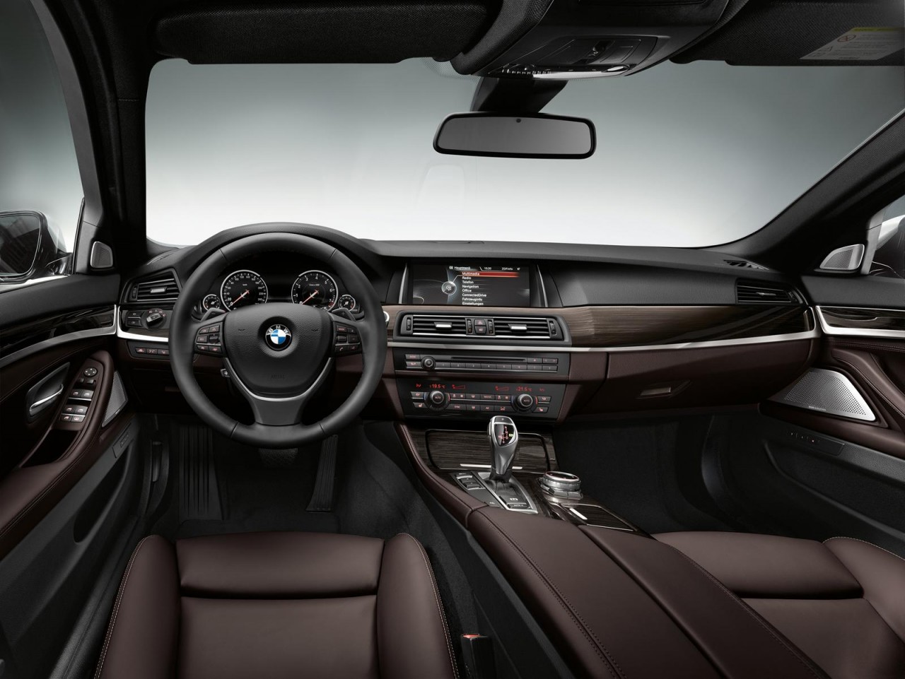 2014 BMW 5 Series revealed; styling tweaks, new trim levels