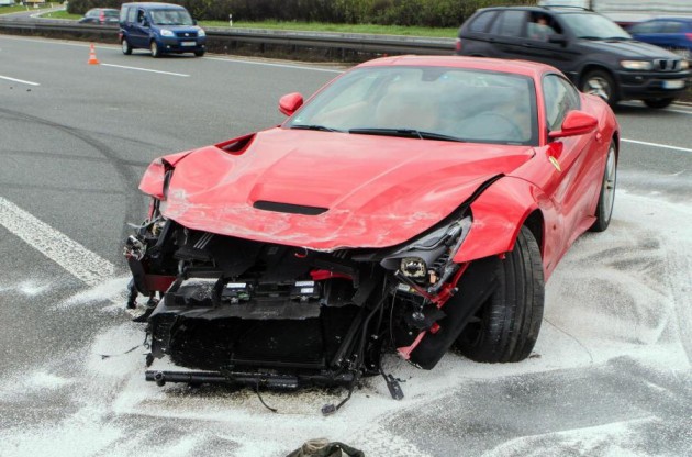 Ferrari F12 crash German autobahn-1