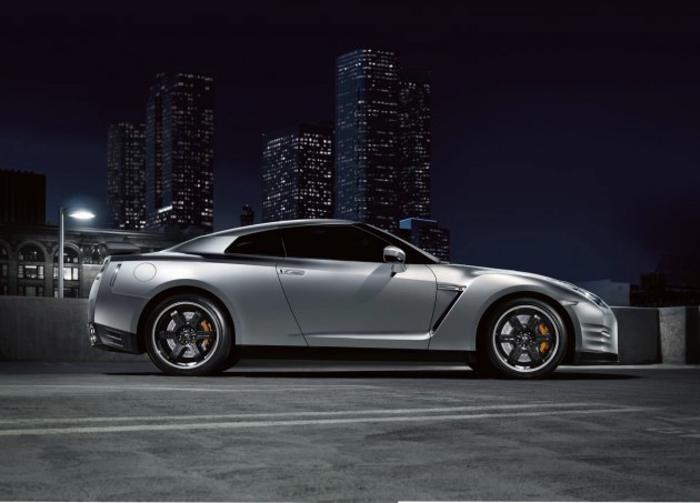 Nissan GT-R Black Edition-silver