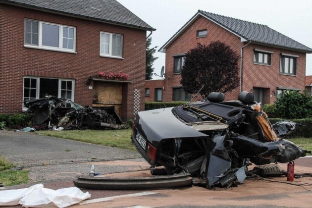 Audi S8 crash splits car in half-Netherlands