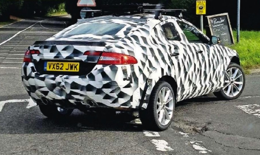 Prototype Jaguar ‘XQ’ SUV-crossover spotted