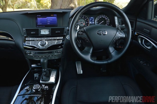 2013 Infiniti M30d S Premium interior