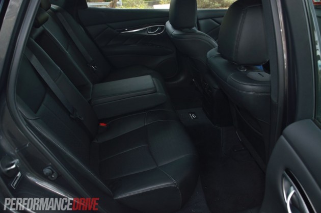 2013 Infiniti M30d S Premium rear seats