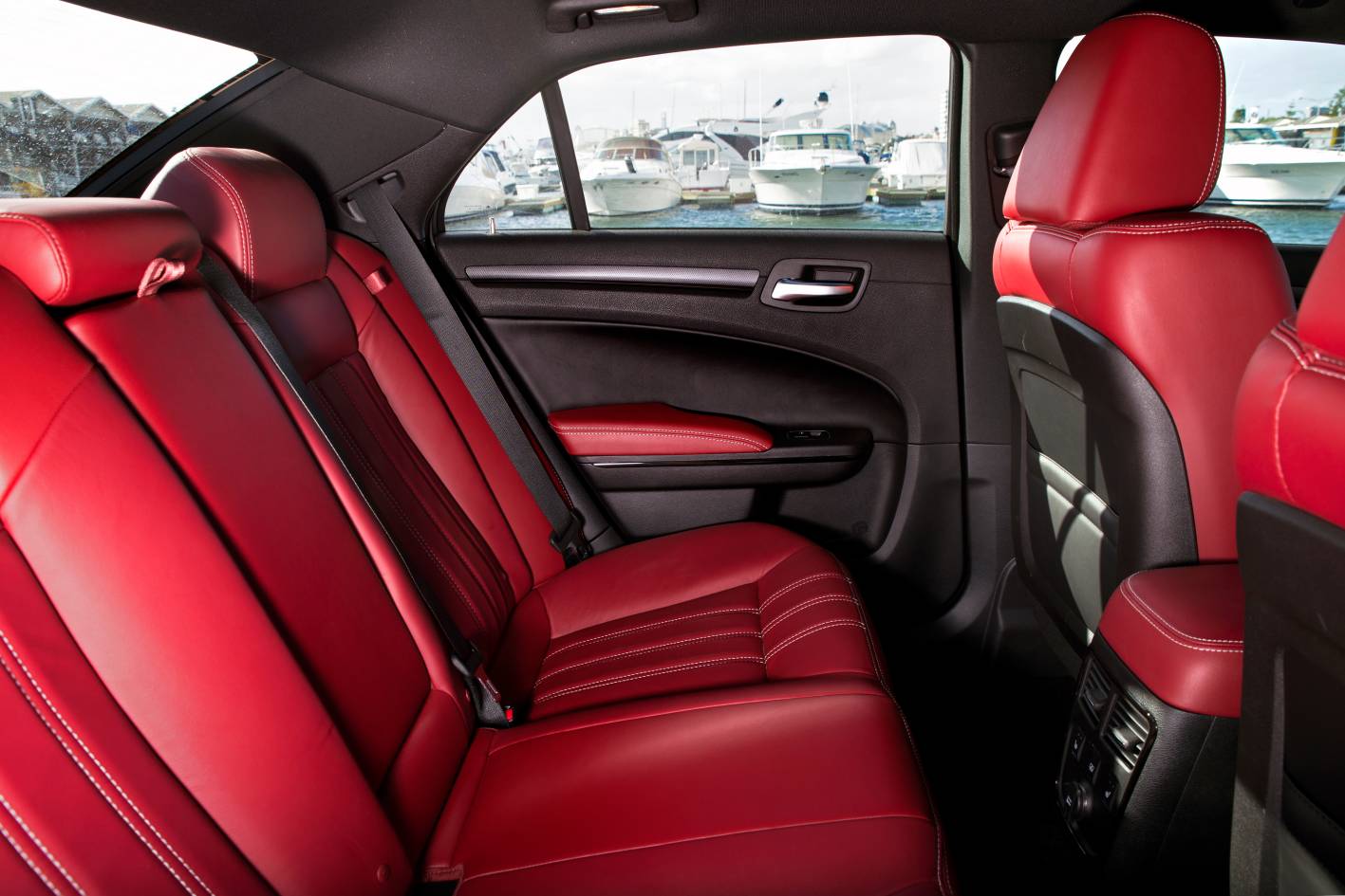 2013 Chrysler 300s Rear Seats – Performancedrive