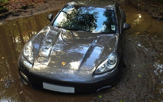 Andre Wisdom drives Porsche into mud, blames sat-nav