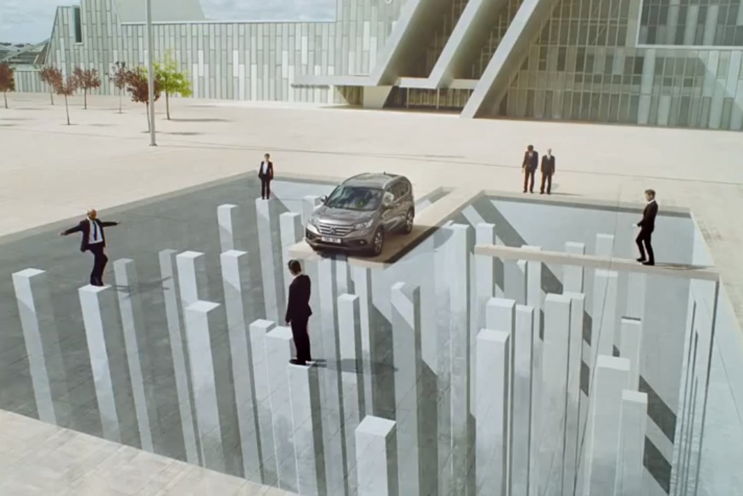 Clever Honda CR-V ad; impossible made possible
