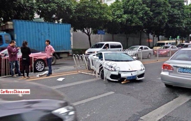 Lamborghini Gallardo Balboni edition crashed in China