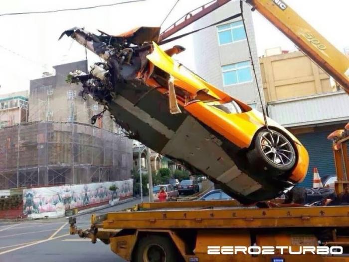 High-speed McLaren 12C crash, driver lucky to be alive