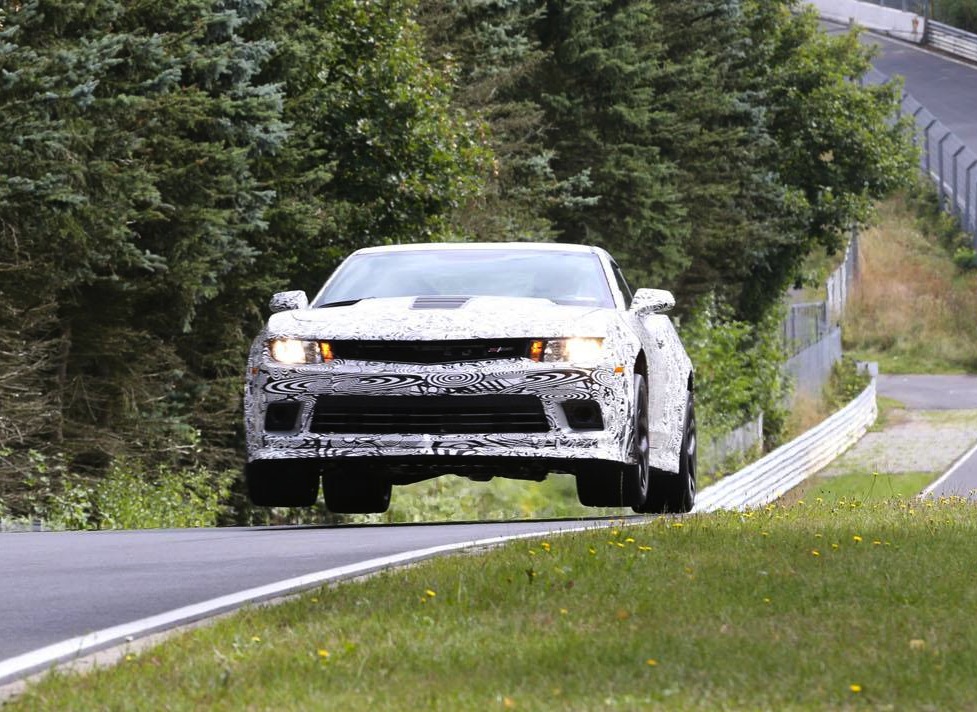 2014 Chevrolet Camaro Z/28 is designed to jump (video)