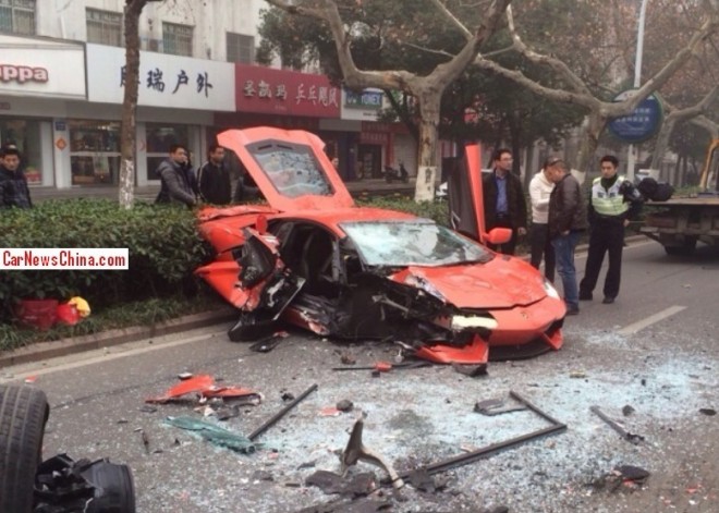 Lamborghini Aventador wrecked in head on crash in China