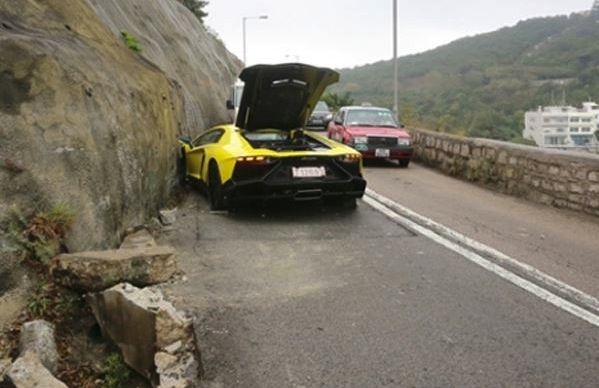 Lamborghini Aventador LP720-4 50 Anniversario crash-Hong Kong