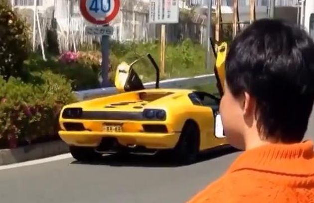 Lamborghini hits guard rail in Tokyo after showing off