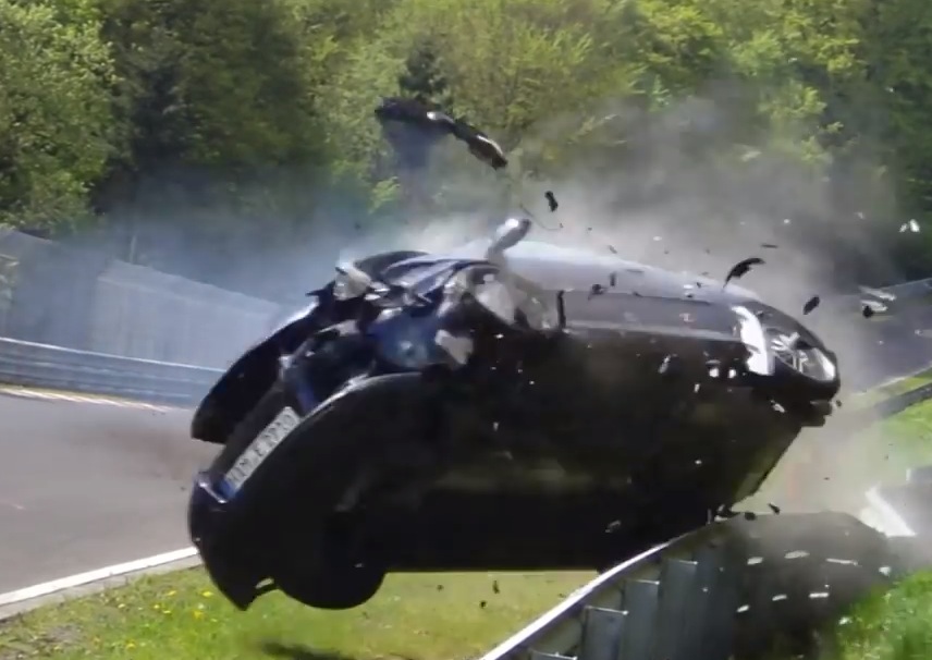 Volkswagen Golf GTI crashes hard at the Nurburgring