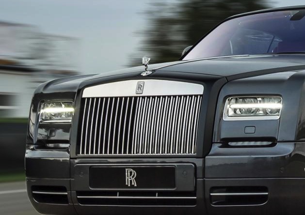 Rolls-Royce-Phantom-Bespoke-Chicane-Coupe-driving