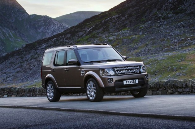 2015 Land Rover Discovery-road