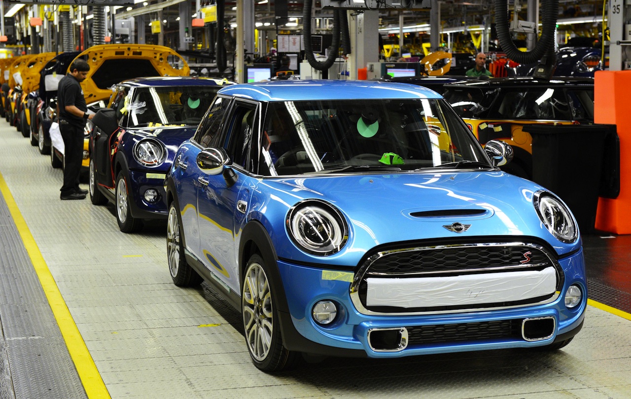 First MINI 5-door Hatch rolls off the production line