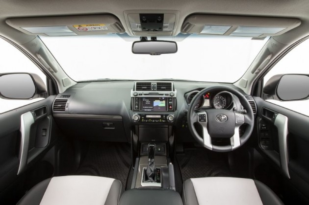 2014 Toyota Prado Altitude-interior