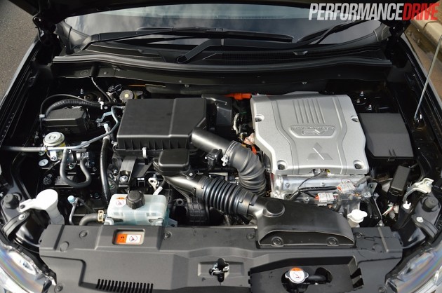 2014 Mitsubishi Outlander PHEV-engine