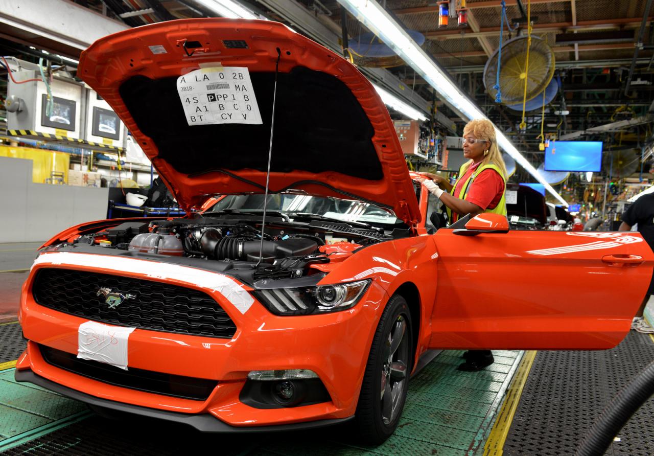 2015 Ford Mustang production now underway