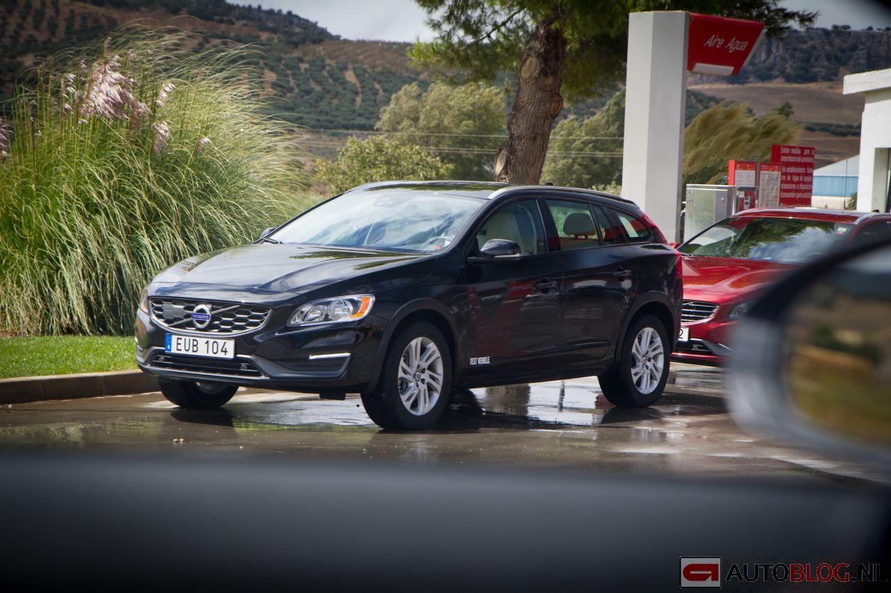 Volvo V60 Cross Country spotted in Spain