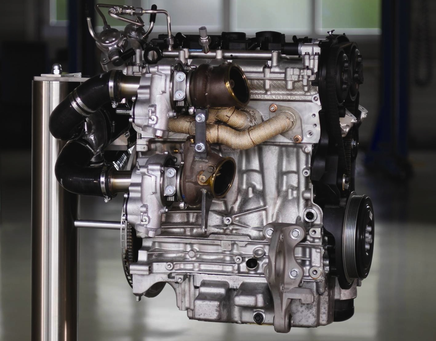 Volvo reveals ‘triple boost’ 2.0L Drive-E engine, 450hp