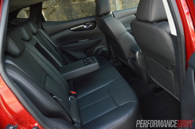 2014 Nissan QASHQAI TL-rear seats