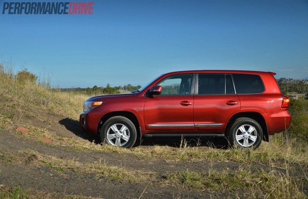 2014 Toyota LandCruiser Sahara-approach angle – PerformanceDrive