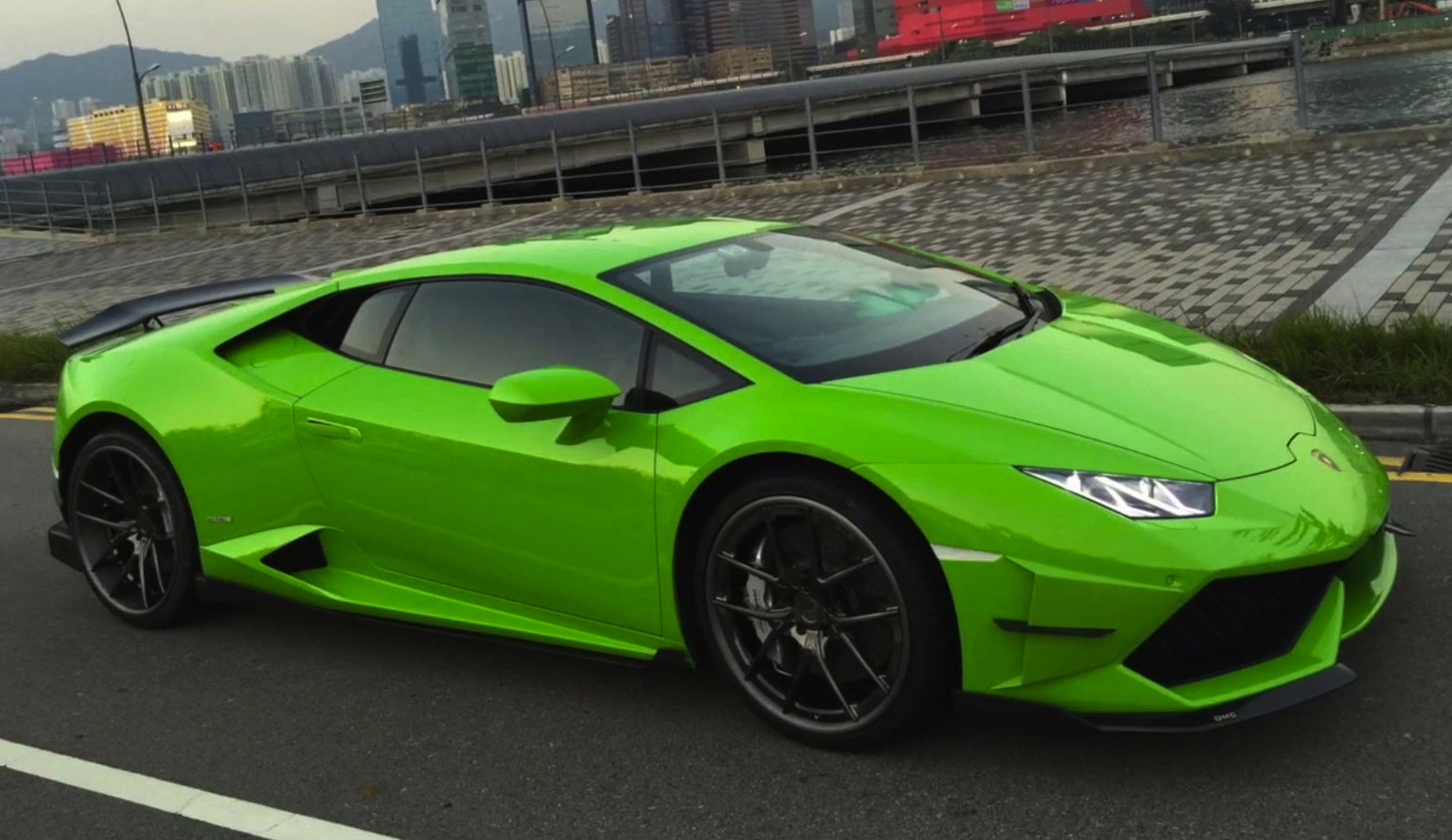 Featured image of post Lamborghini Huracan Green With Spoiler Lamborghini huracan spoiler reduce drag which increases vehicle speed