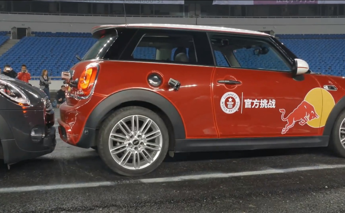Video: New world record tightest parallel park set in China