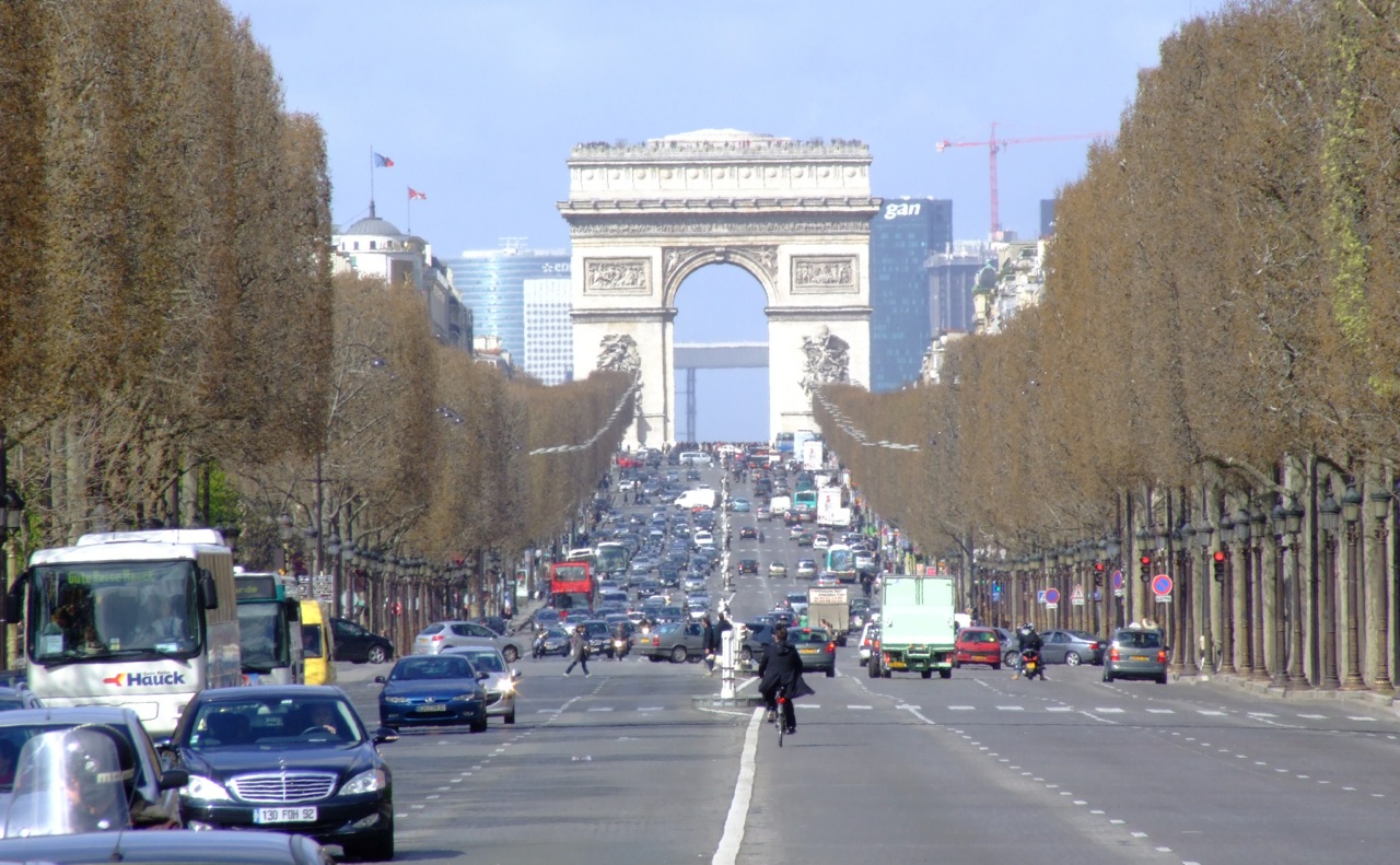 Mayor of Paris plans to ban cars from central districts