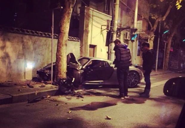 Porsche 918 Spyder crash in Shanghai, girlfriend driving