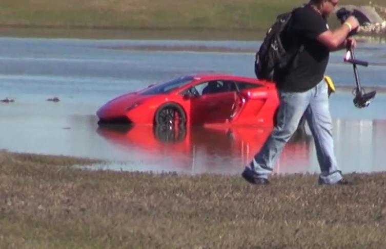 Video: 2000hp Lamborghini Gallardo spins out into a lake