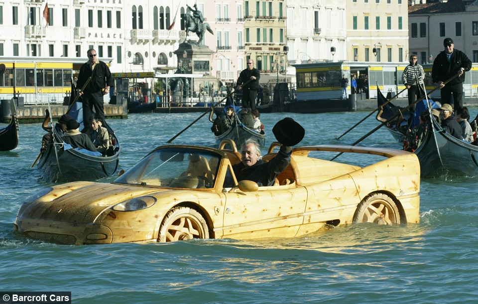 Italian sculptor cruises Venice in wooden Ferrari F50 (video)