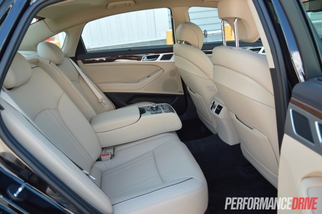 2015 Hyundai Genesis Ultimate Pack-rear seats