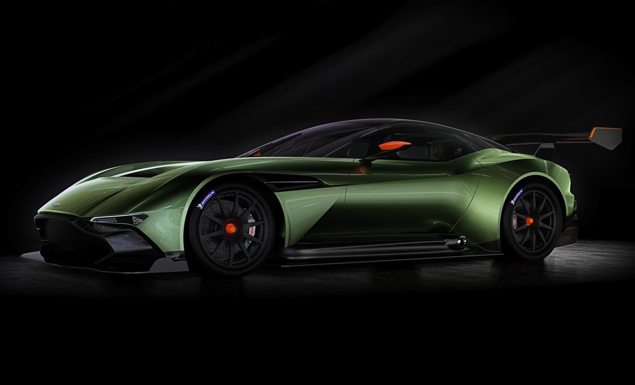 Aston Martin Vulcan revealed, most insane Aston ever