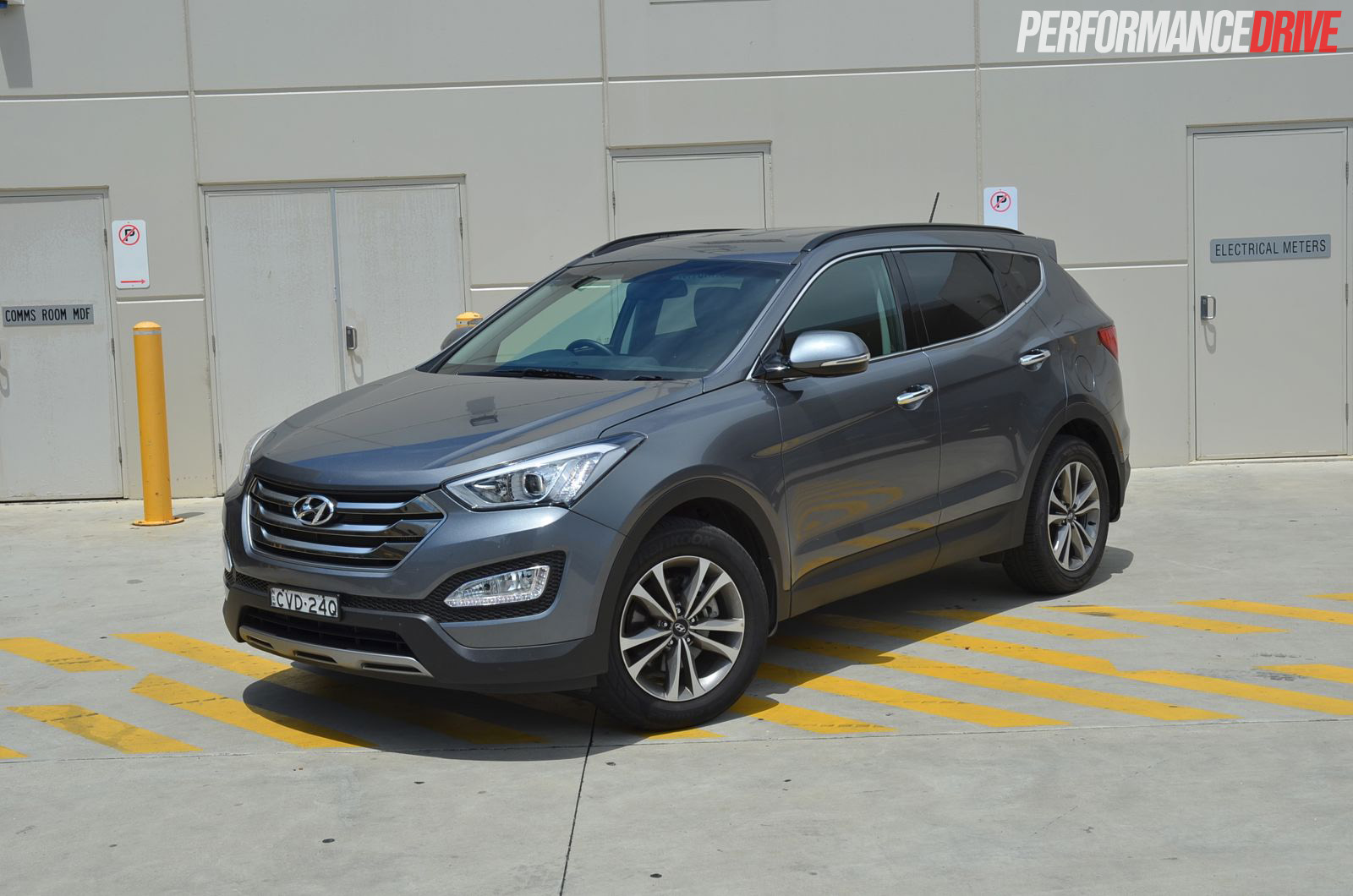 2015 Hyundai Santa Fe Elite review (video)