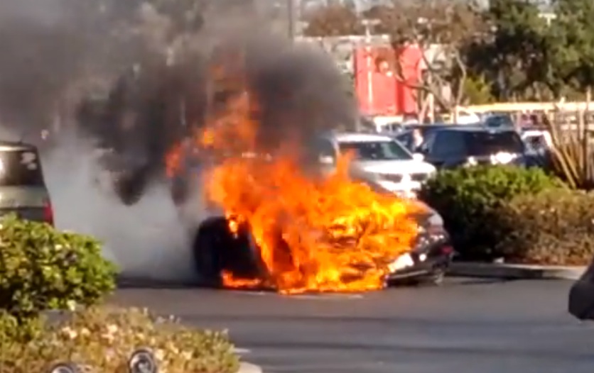 Video: Porsche 911 Turbo S catches fire in supermarket car park