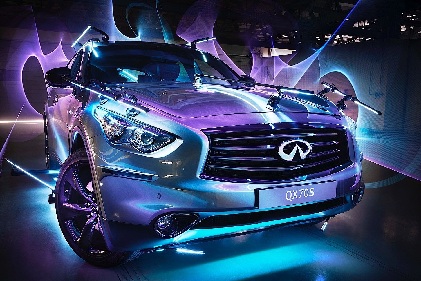 Video: Spectacular ‘light painting’ photo shoot with the Infiniti QX70